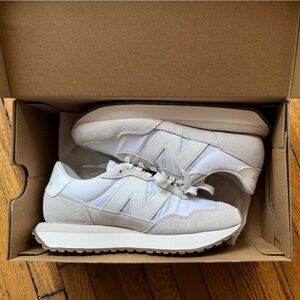 White and Cream New Balance sz 7 NIB